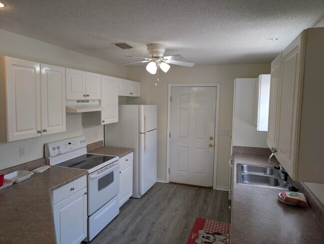 Building Photo - NO HOA!! Minutes from Hulbert and Eglin.  ...