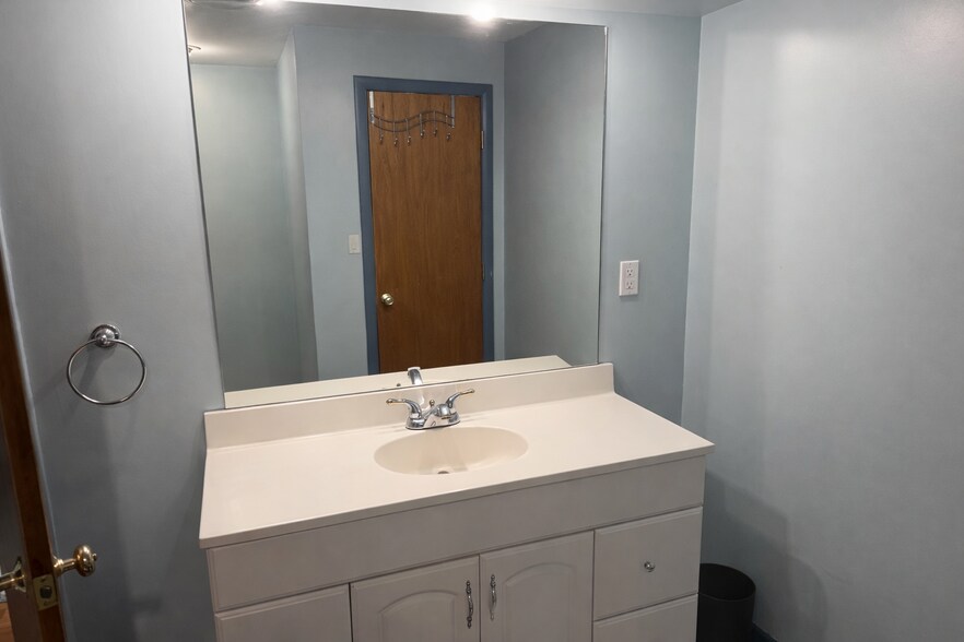 Building Photo - 418 Hurstbourne Rd