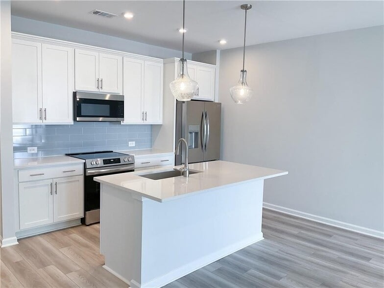 Building Photo - 483 Crown Dr