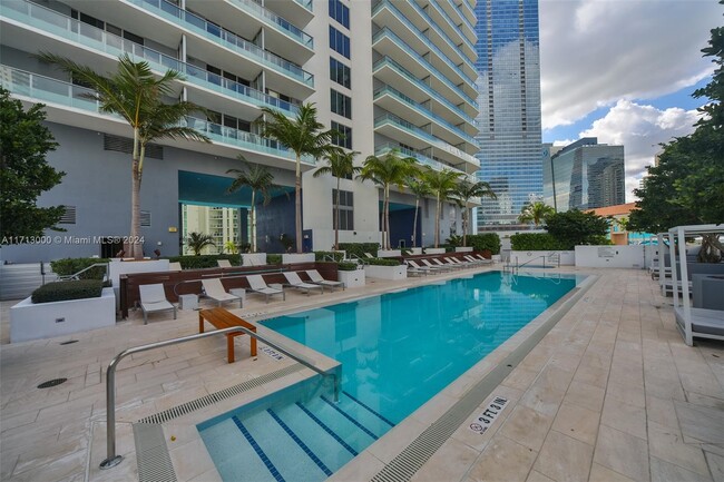 Building Photo - 1300 Brickell Bay Dr