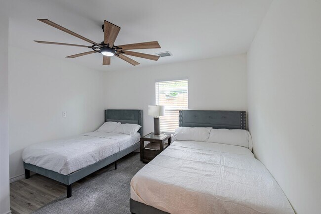 Building Photo - 4805 Southwind St
