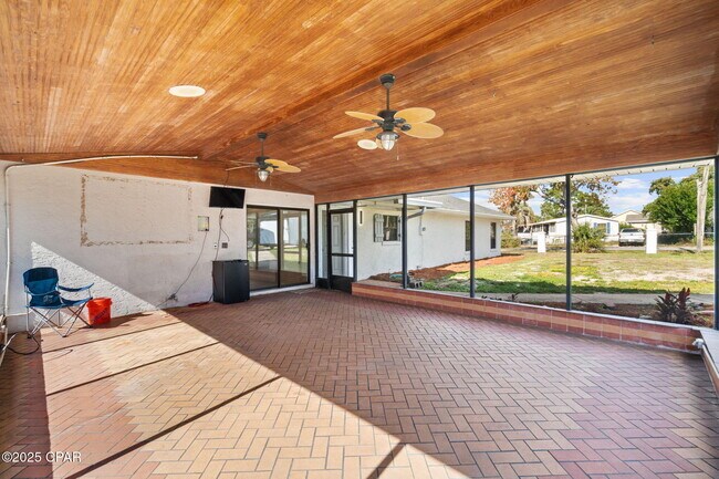 Building Photo - 224 E Lakeshore Dr