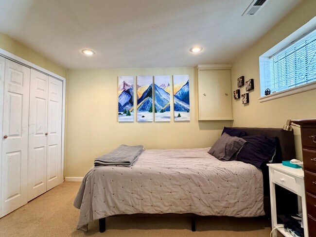 Building Photo - View Ridge Home