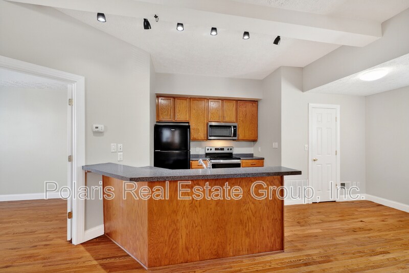 Building Photo - 145 E 14th St