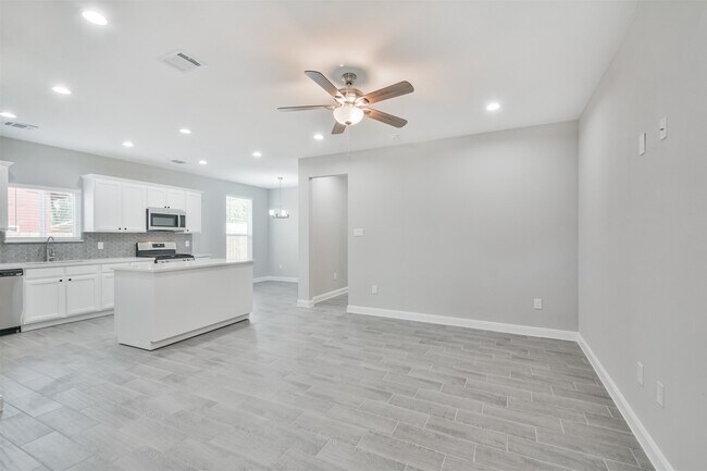 Primary Photo - 7524 E Maxroy St