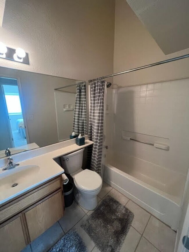 Building Photo - Clean Executive Rental Available Now