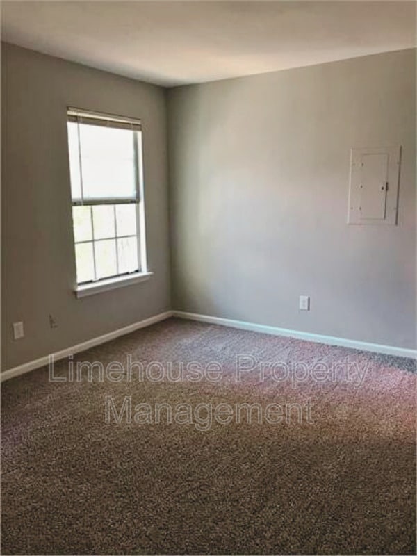 Building Photo - 1313 Tait Close