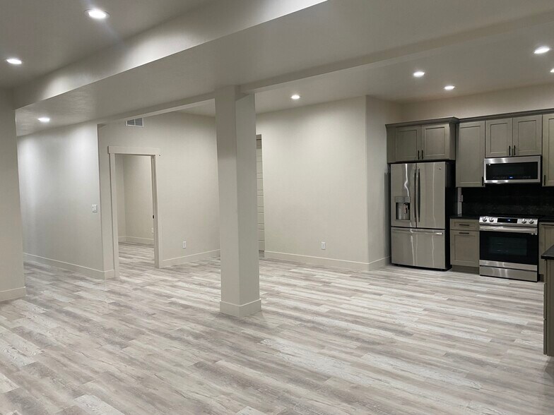 Building Photo - 2753 E Lake Vista Dr