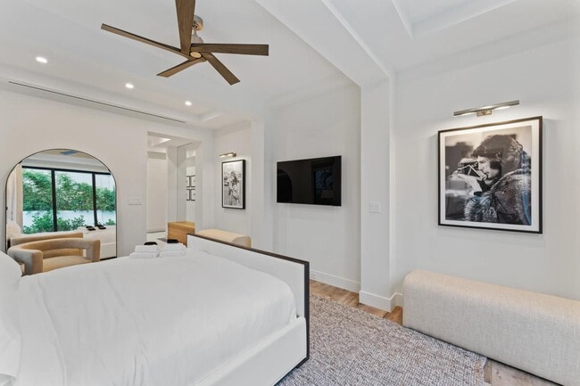 Building Photo - 214 28th St