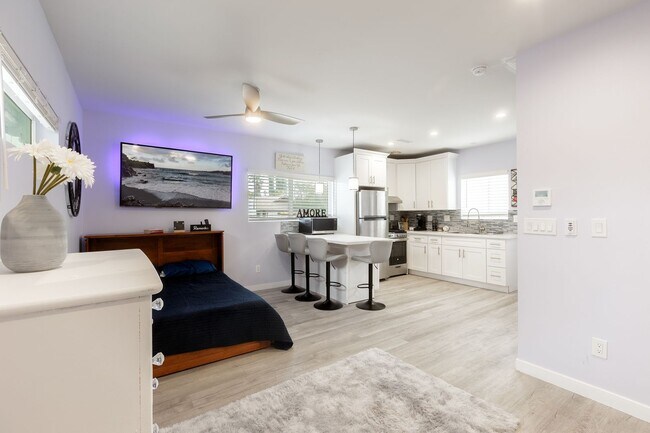 Building Photo - Charming Studio Garage Conversion Private Entrance!! UTILITIES INCLUDED!