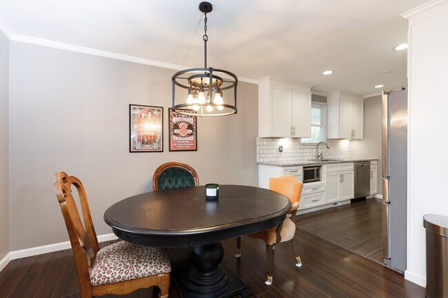 Building Photo - 905 Preston Ct