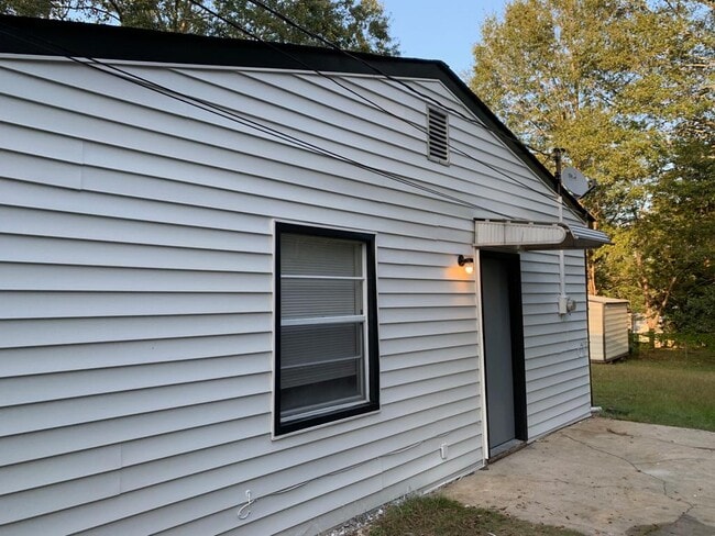 Building Photo - 324 Mays Ave