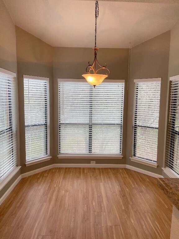 Building Photo - 4711 Spicewood Springs Rd