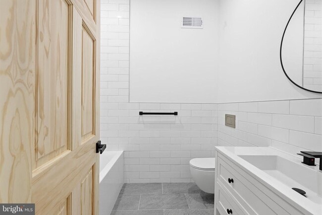 Building Photo - 458 W Earlham Ter