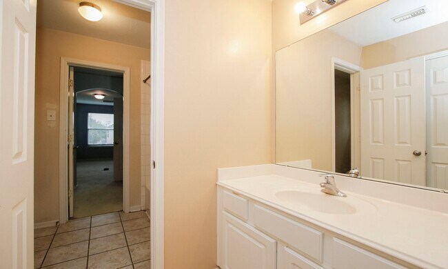 Building Photo - 16706 Mallory Bridge Dr