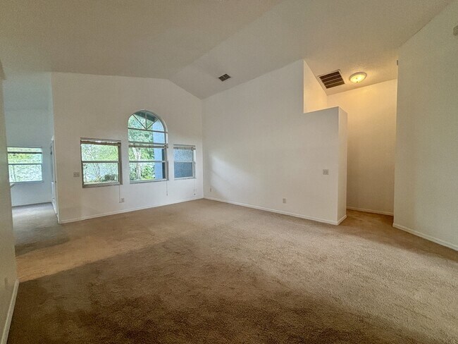 Building Photo - 2787 River Ridge Dr