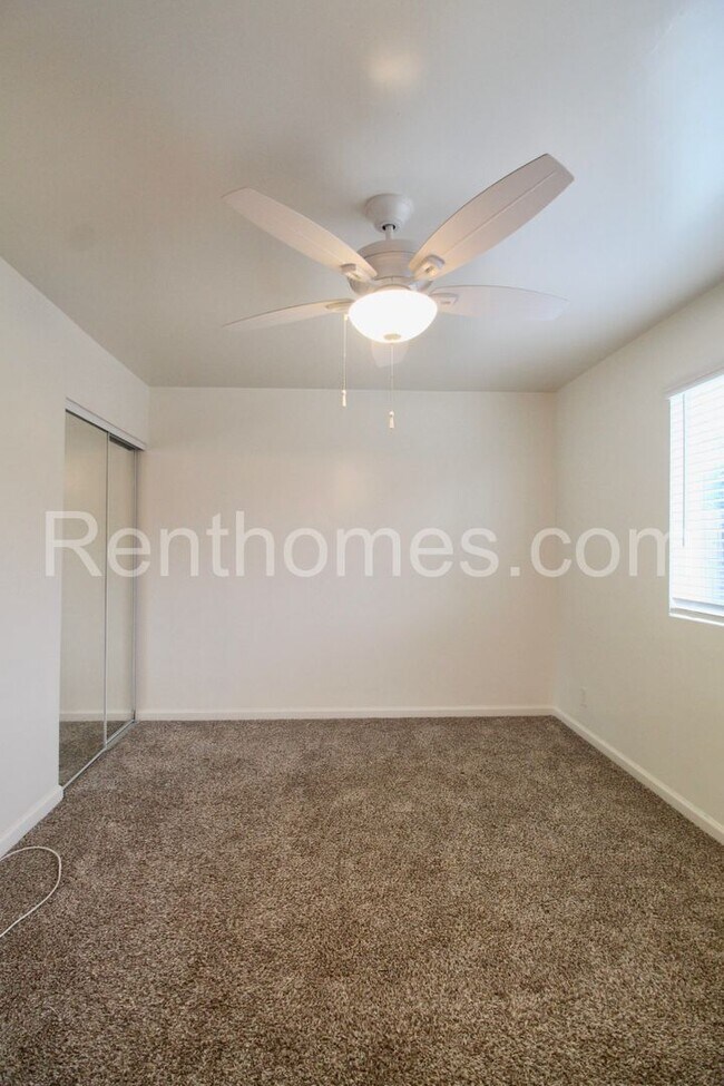 Building Photo - 2345 Comstock St