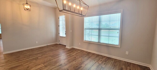 Building Photo - 844 Hedgefield Way