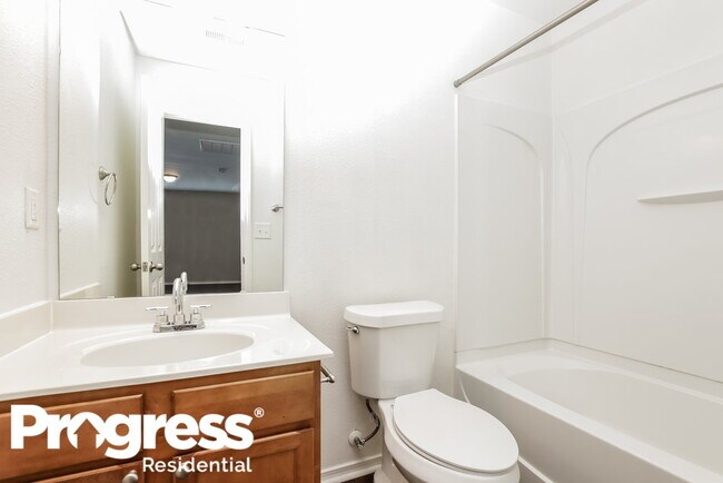 Building Photo - 910 Willow Wind Dr