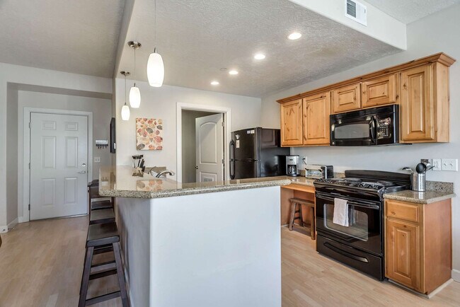 Building Photo - 606 W S Temple St