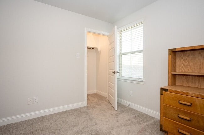 Building Photo - 409 Aurora Creek Ln