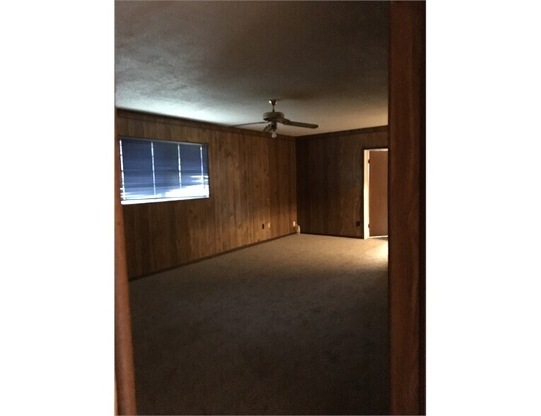 Building Photo - 3725 E 38th Ave