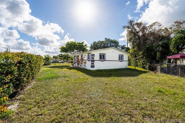 Building Photo - 15200 Railroad Dr