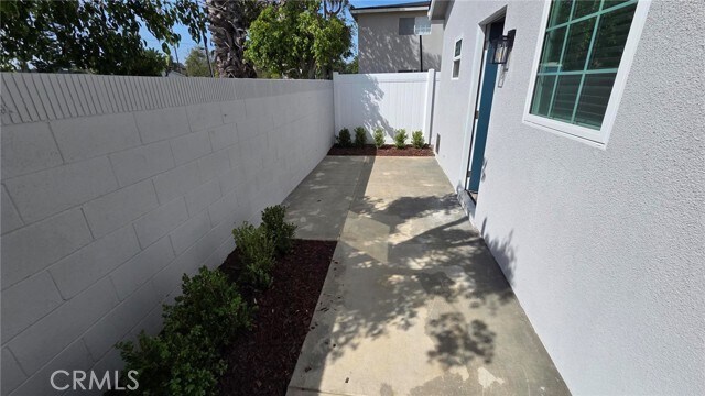 Building Photo - 988 El Camino Dr