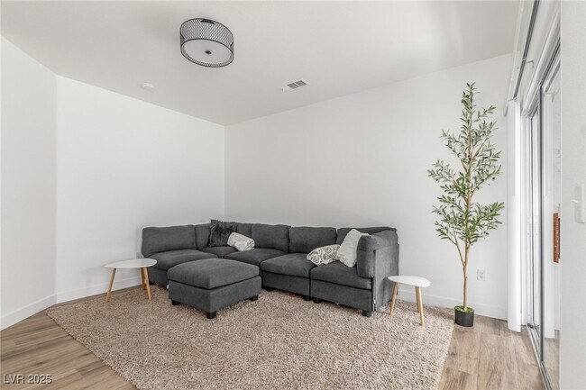 Building Photo - 1500 Cardinal Peak Ln