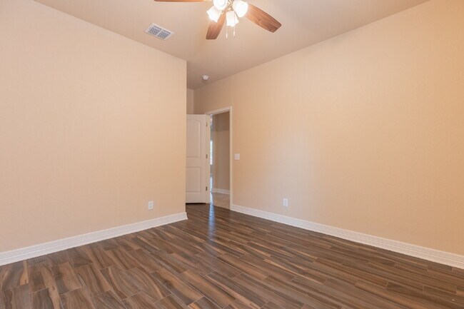Building Photo - 1175 Ranch Falls