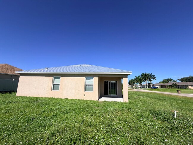 Building Photo - 1621 SW 10th Ave