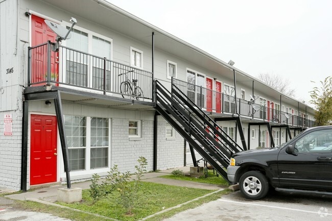 Building Photo - Golfcrest Apartments