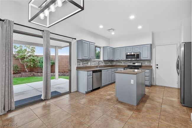 Building Photo - 133 Coronation Ave