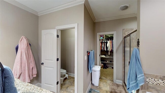 Building Photo - 150 Village Ct