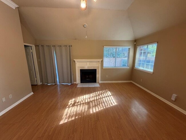 Building Photo - 5913 Shanghai Pierce Rd