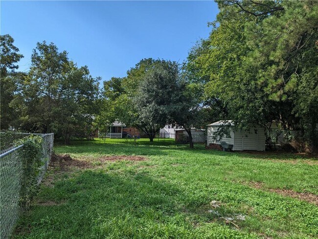 Building Photo - 308 Taylor Rd