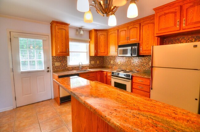 Building Photo - Centrally Located 2 Bedroom In Hillsborough With Great Updates!