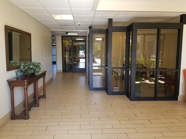 Building Photo - 1401 N Flower St