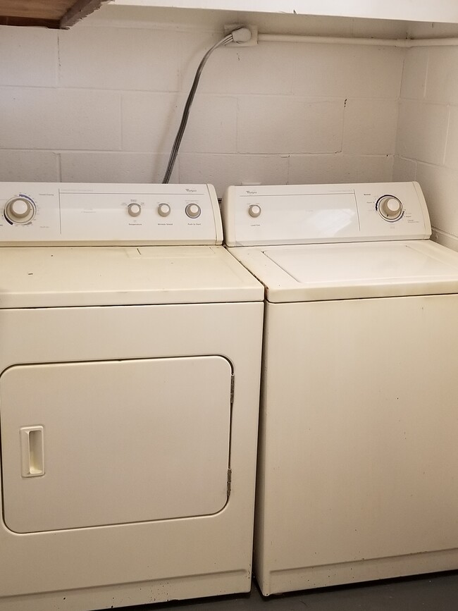 Laundry Room - 409 Longview Dr