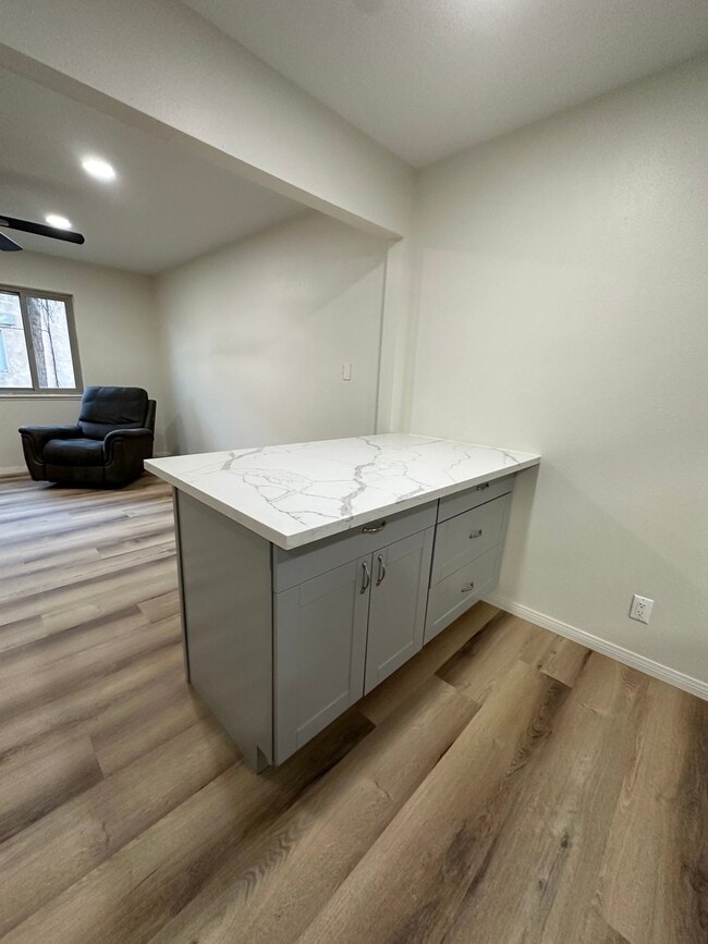 Building Photo - 519 E Ridgecrest Blvd