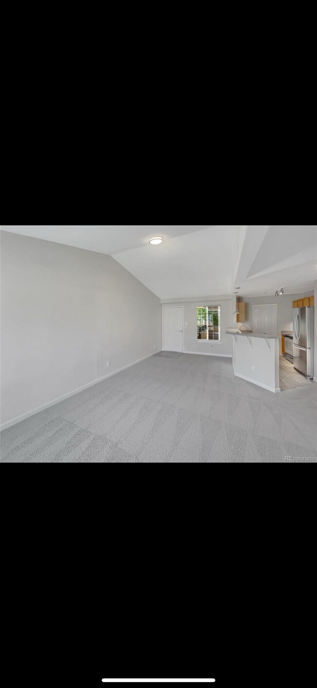 Building Photo - 8651 E Dry Creek Rd