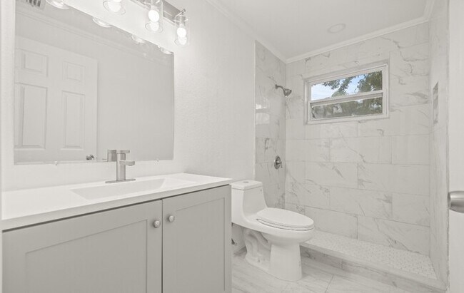 Building Photo - Home For Rent in Clearwater Manor!