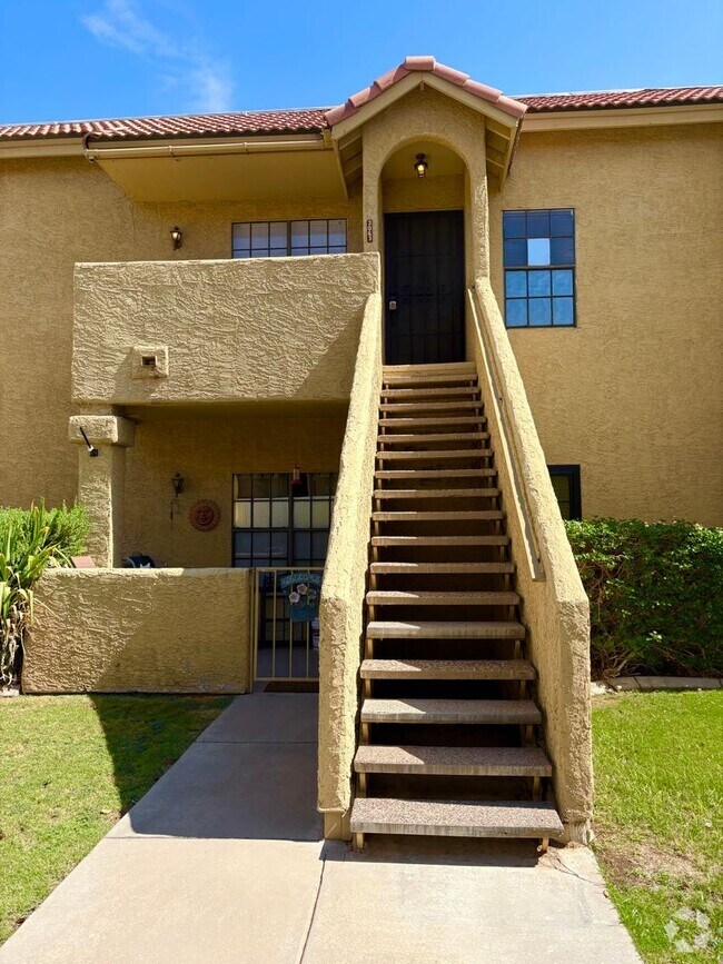 Building Photo - **COZY 2 BEDROOM/1 BATHROOM/GARAGE CONDO I...