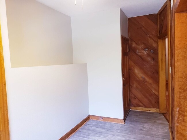 Building Photo - 2 Bedroom, 1 Bath Apartment in Munger Plac...