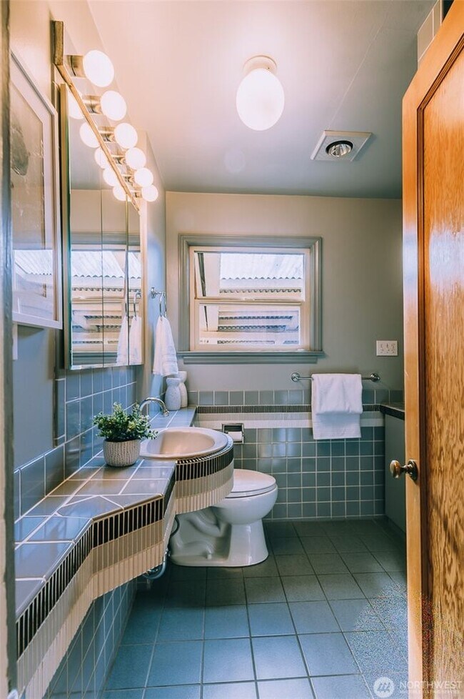 Building Photo - Charming 1940s Classic Brick Home