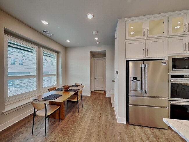 Building Photo - A Sophisticated Townhome in the Heart of Walsh