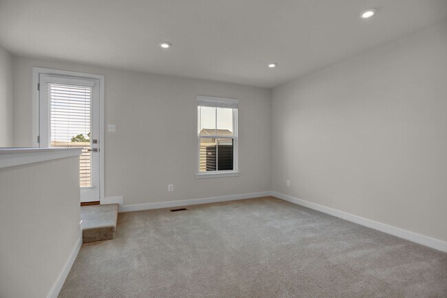 Building Photo - Luxury 4-Story Townhome with Rooftop Terrace!