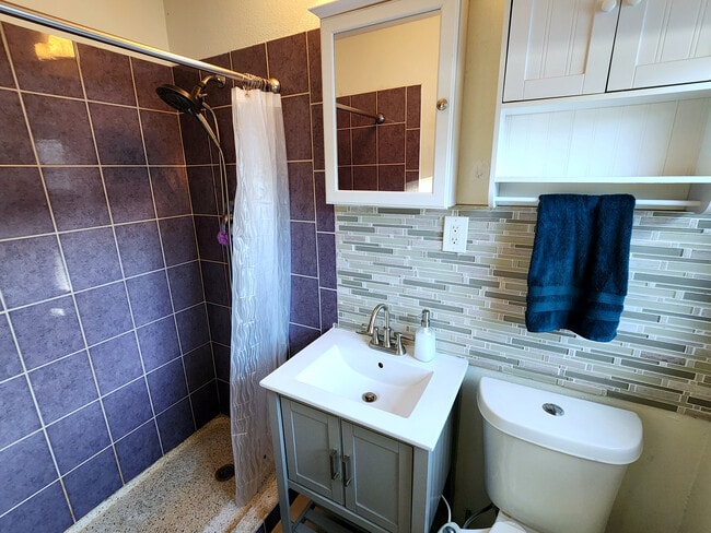 Building Photo - 6049 45th Ave N