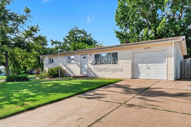Building Photo - 1205 Acredale Dr