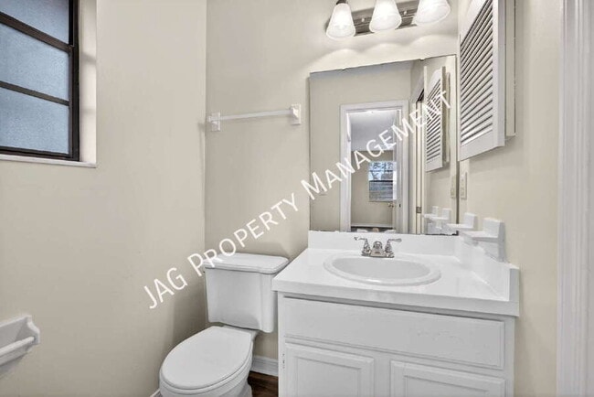 Building Photo - 482 Bentwood Ln